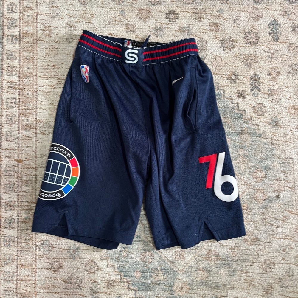 Nike Philadelphia 76ers Shorts Youth M NBA Sixers Spectrum